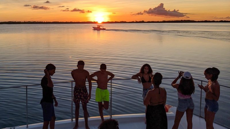 sunset trip curacao topcat catamaran 800x450 1