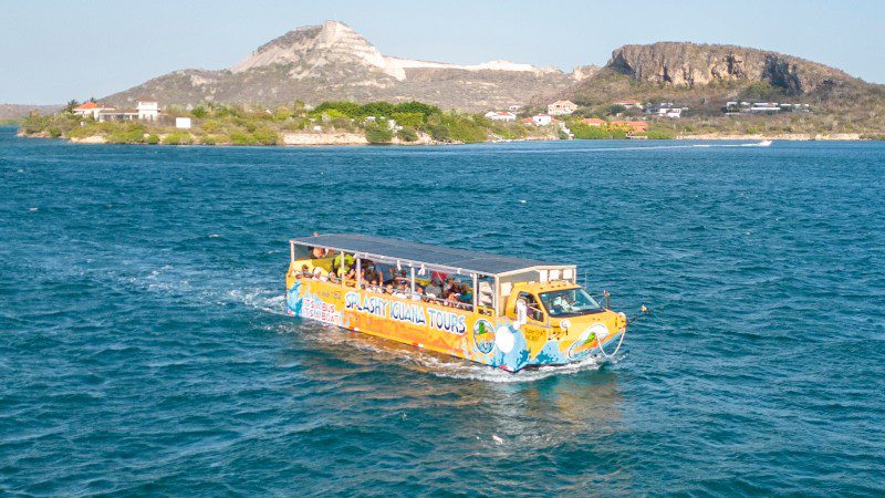 Splashy Iguana bus boat tour Curacao