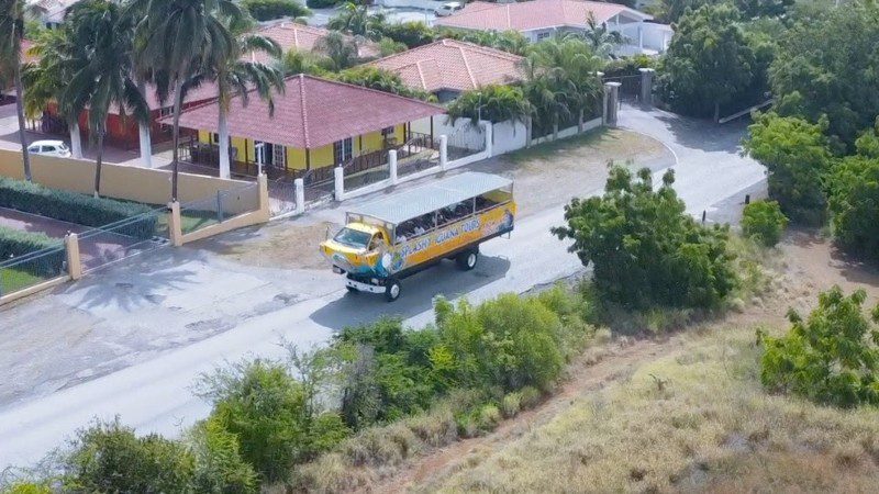 Busboot tour 5 splashy op de weg curacao 800x450 1