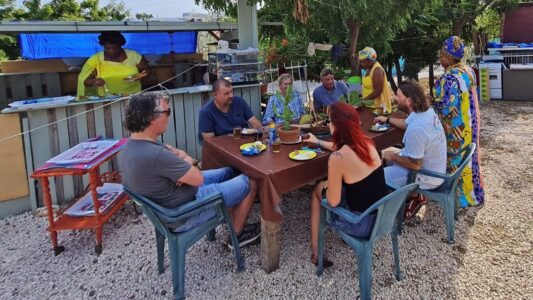 Eilandtours & stadswandelingen 9 Local Food Walk - Dundu Tours