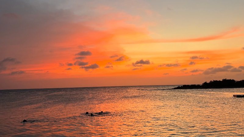 jan thiel beach golden hour 800x450 1