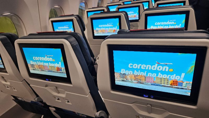 Corendon a350 900 naar Curacao entertainmentscherm in stoel 800x450 1