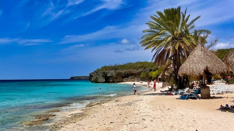 cas abou beach curacao 800x450 1