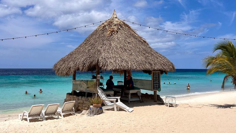 cas abou strand curacao massage 800x450 1