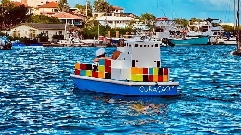 mini waves curacao bootje varen Spaanse Water 800x450 1