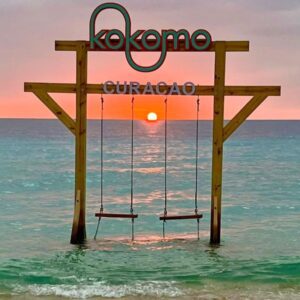 Kokomo Beach Curacao | the famous swing
