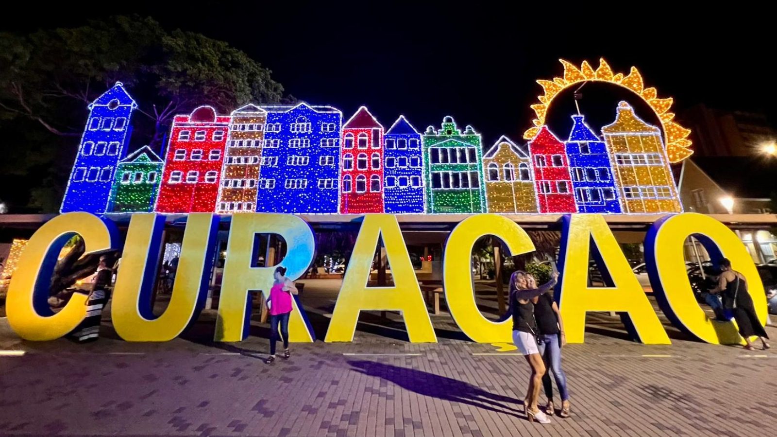 Christmas 2023 - Curacao Christmas lights Wilhelminaplein letters