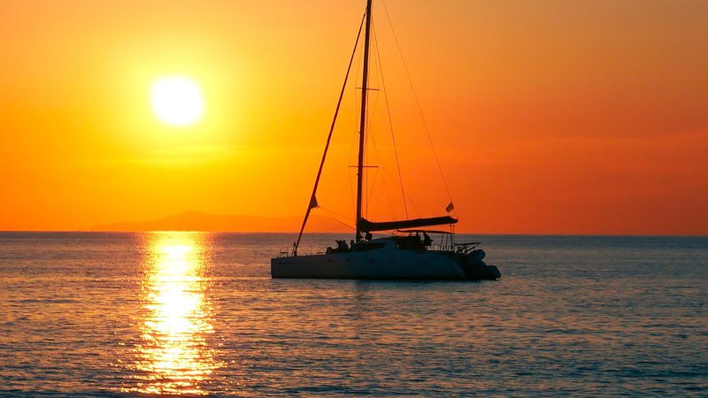 sunset curacao catamaran 800x450 1