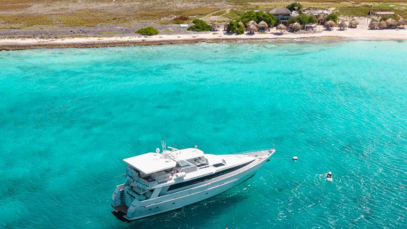 Klein Curacao beachhouse motor yacht Miss Ann