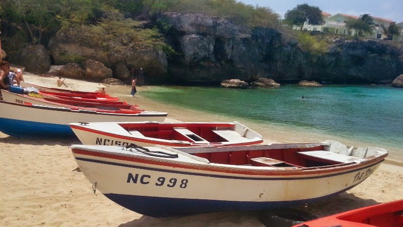 Playa Lagun Curacao vissersbootjes 800x450 1