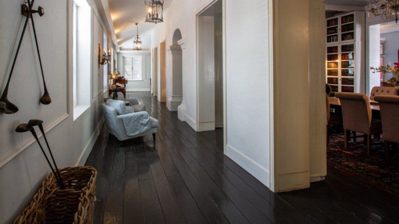 huize batavia landhuis curacao corridor 800x450 1
