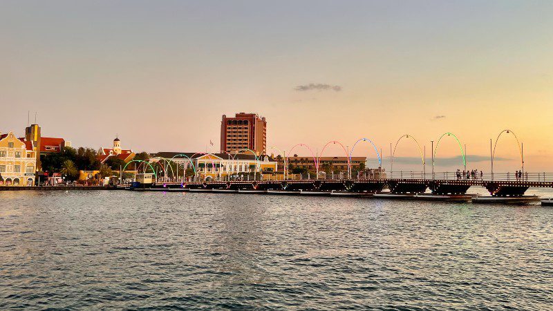 Hotspots in Willemstad 6 Pontjesbrug Curacao Punda Otrobanda Willemstad Emmabrug