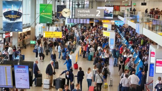 Schiphol drukte in de Vertrekhal