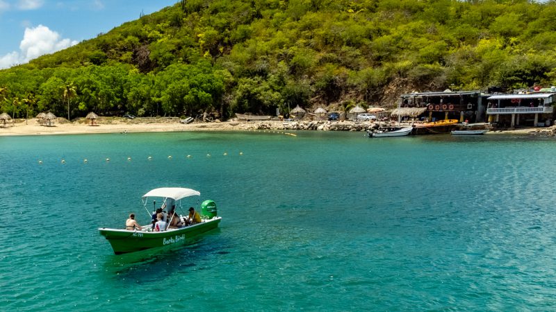 boot buggy trip barku berde groene boot banda abou 800x450 1