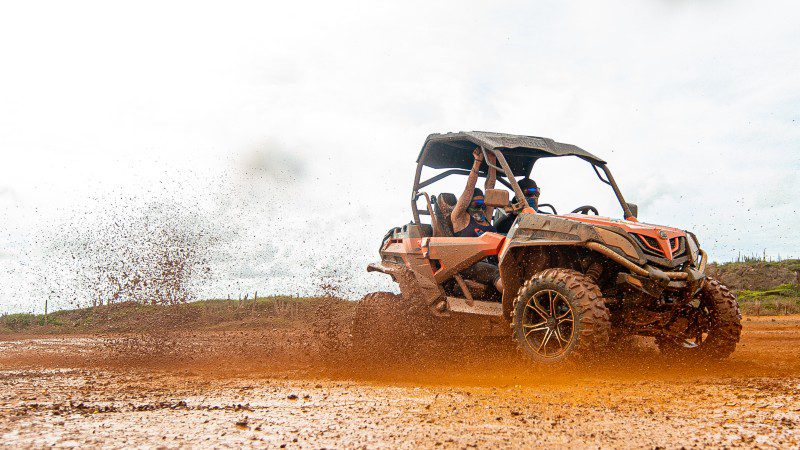 Off-road op Curaçao: buggy, UTV of quad? Zó ontdek je het wilde Curaçao 4 buggy tour utv Curacao modder