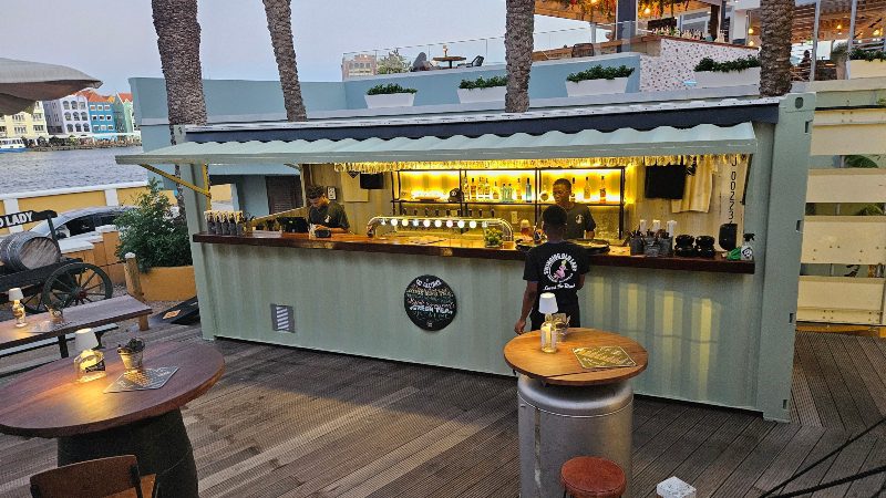 buitenbar swinging old lady annabaai bier brouwerij 800x450 1