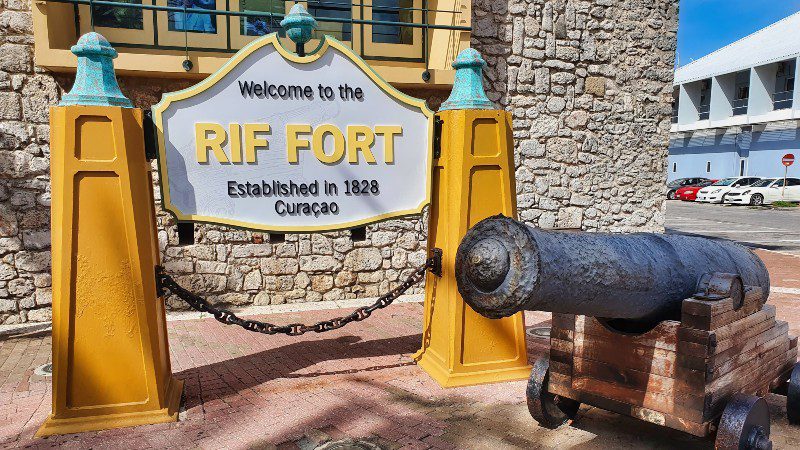 Hotspots in Willemstad 8 Rif Fort Otrobanda Curacao Renaissance Mall