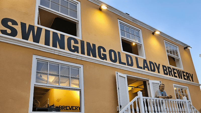 swinging old lady brewery curacao 800x450 1