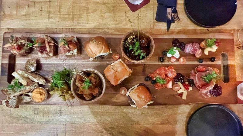 Casanova Pietermaai Curacao Brasserie borrelplank 800x450 1