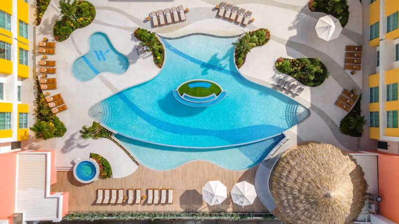courtyard curacao zwembad topview 800x450 1