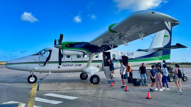 Dividivi vliegtuig Curacao Bonaire 800x450 1