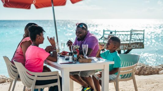 Pasen op Curacao (2026) 9 Karakter paasontbijt 2026 1