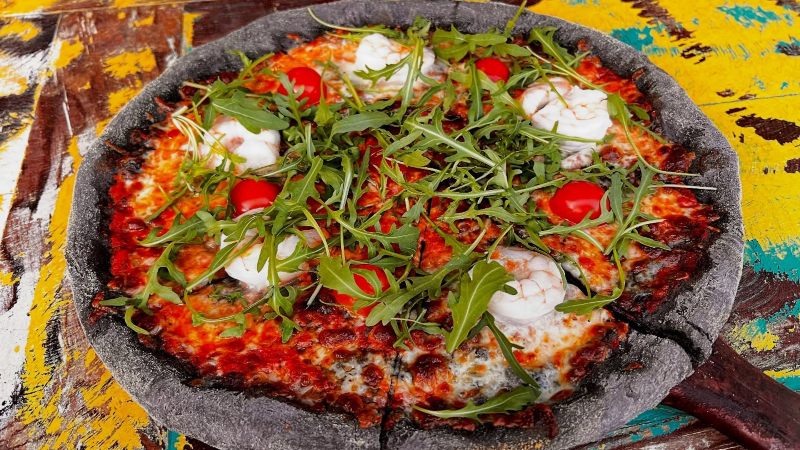 Mi Familia Curacao pizza 800x450 1