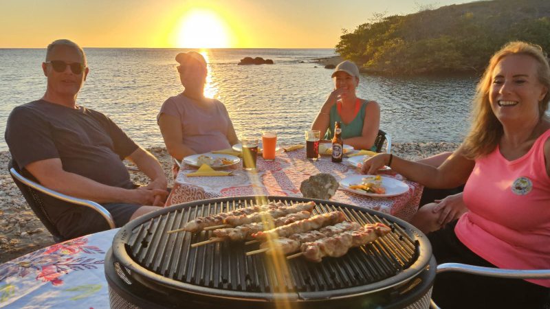 bbq ondergaande zon strand 800x450 1