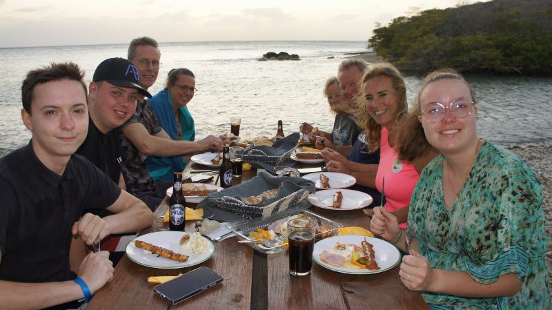 bbq strand curacao 800x450 1