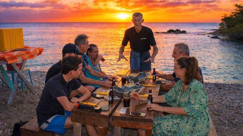 golden hour curacao bbq strand 800x450 1