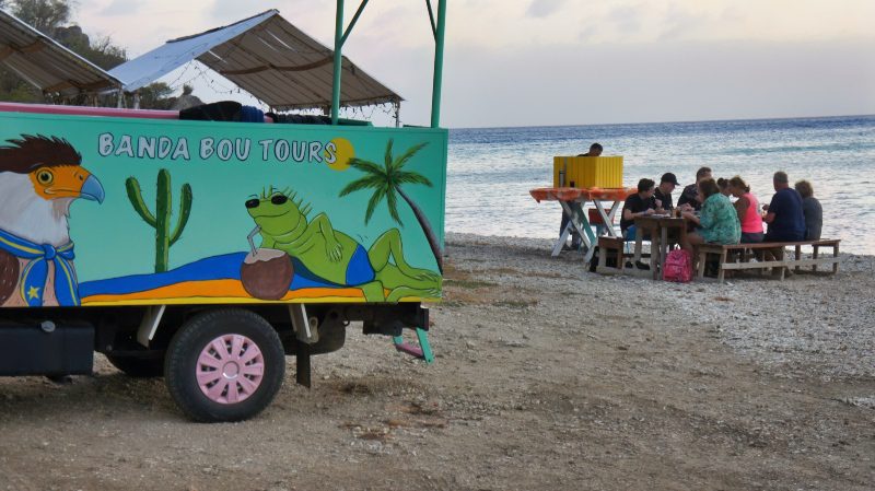 strand bbq land sea foodtrip curacao 800x450 1