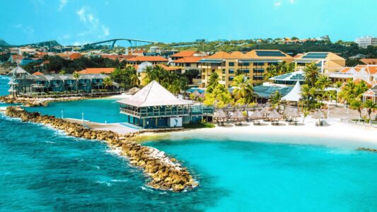 6 Redenen waarom Avila Beach Hotel jouw ultieme vakantieadres op Curaçao is 3 Avila Beach Hotel Curacao beachfront