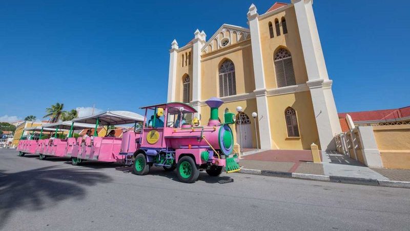 trolley train Curacao synagoge 800x450 1