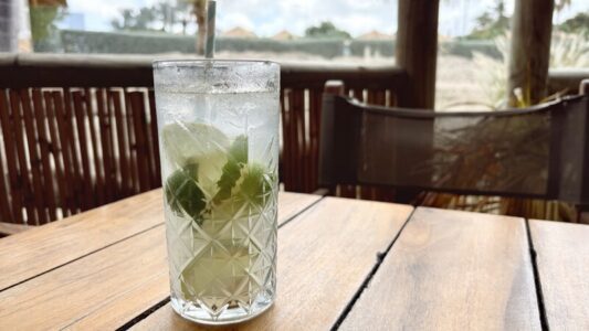 Curaçao: lokale snacks en drankjes die je niet mag missen 7 Awa di lamunchi Curacao