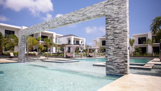 Sirena Resort 3 Sirena Resort Curacao zwembad in tropische tuin