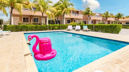 Blenchi Beach House Curacao zwembad