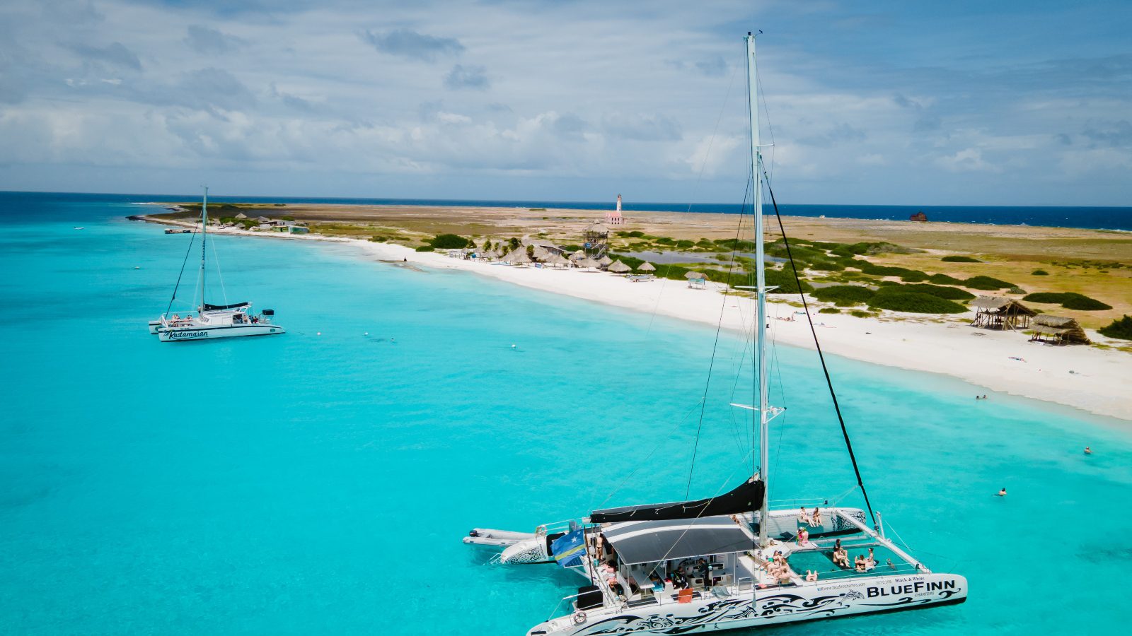 Klein Curacao strand boten dagtrips catamaran