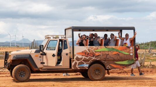 Excursie 3 Safari en jeep por la cueva de Curazao, Kunuku y Porto Mari