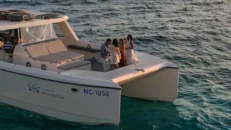 Luxe privé catamaran Curaçao | high-end 9 Millennium prive boottrip sunset