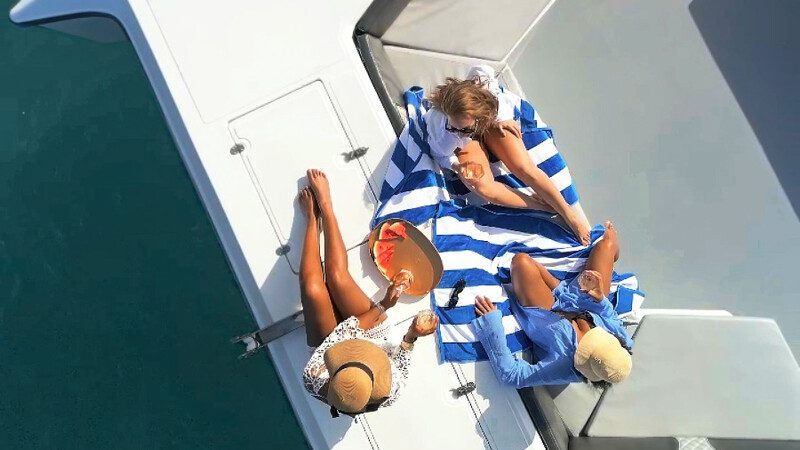 Luxe privé catamaran Curaçao | high-end 8 Sundeck prive boottrip