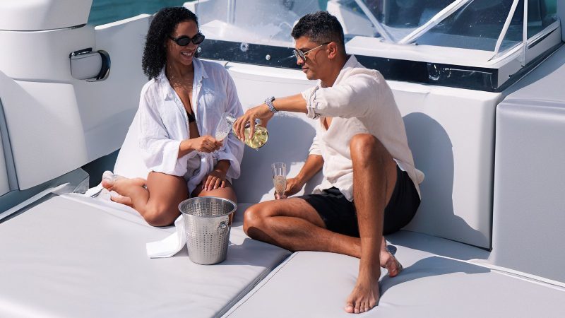 Luxe privé catamaran Curaçao | high-end 12 millenium high end charter catamaran curacao 800x450 1