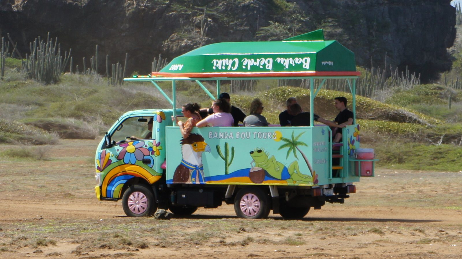 Through the west of Curaçao in the Banda Abou Tours safari truck