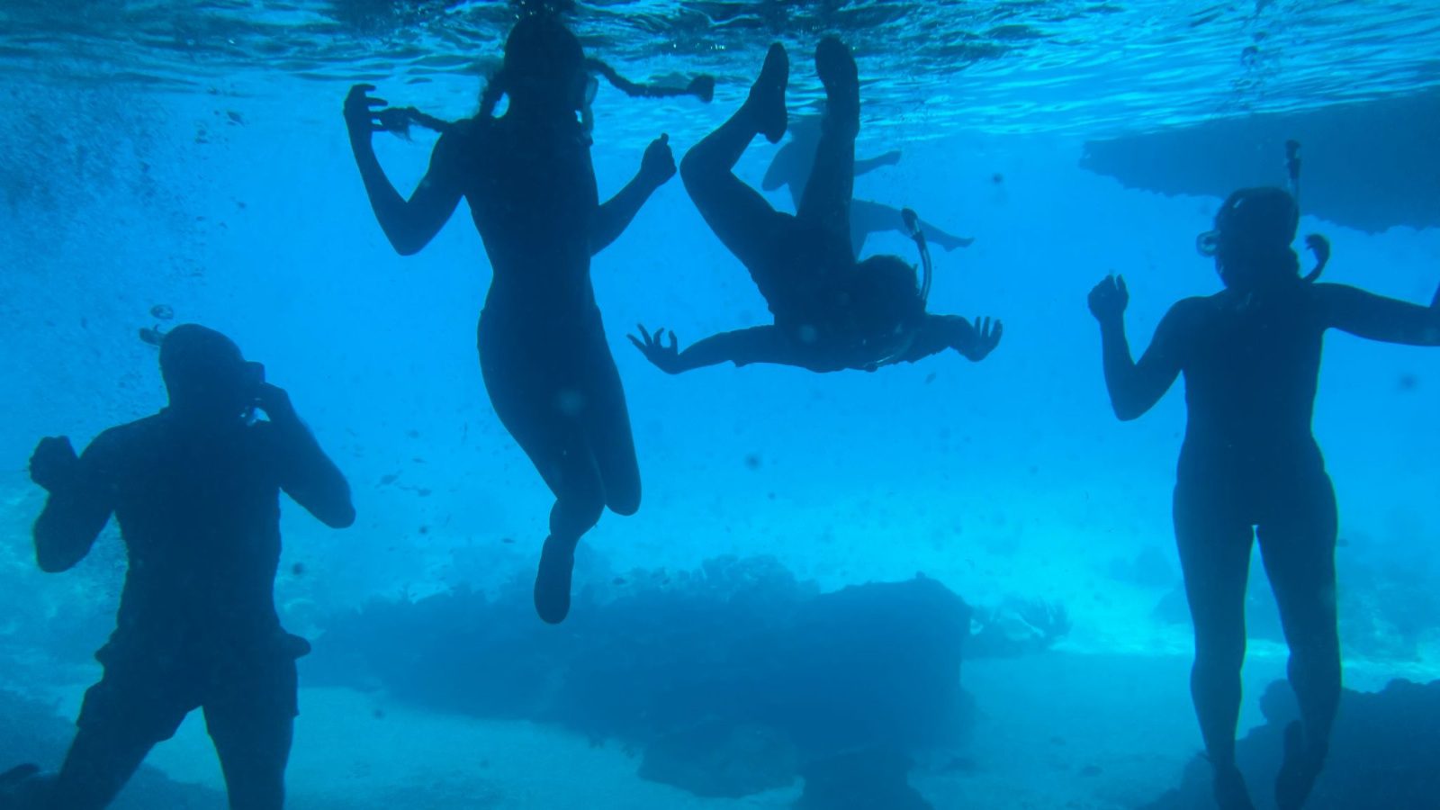 Snorkelen in de Blue Room, de Blauwe Kamer van Curaçao, tijdens de boottrip met The Blue Pearl