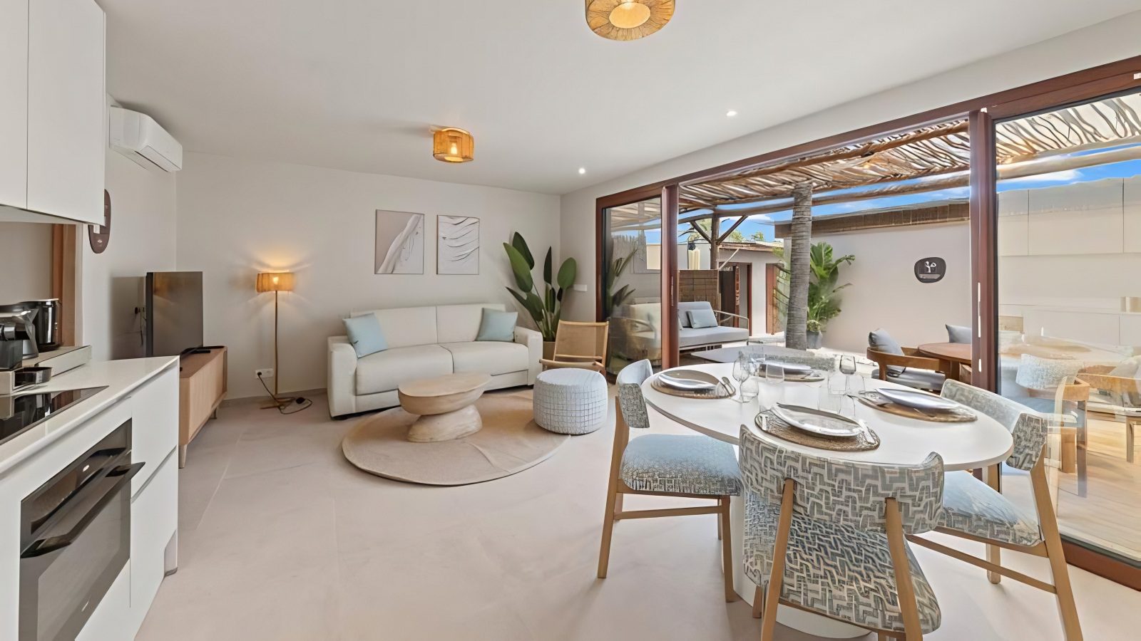 Woonkamer van een appartement bij NÔA Curaçao